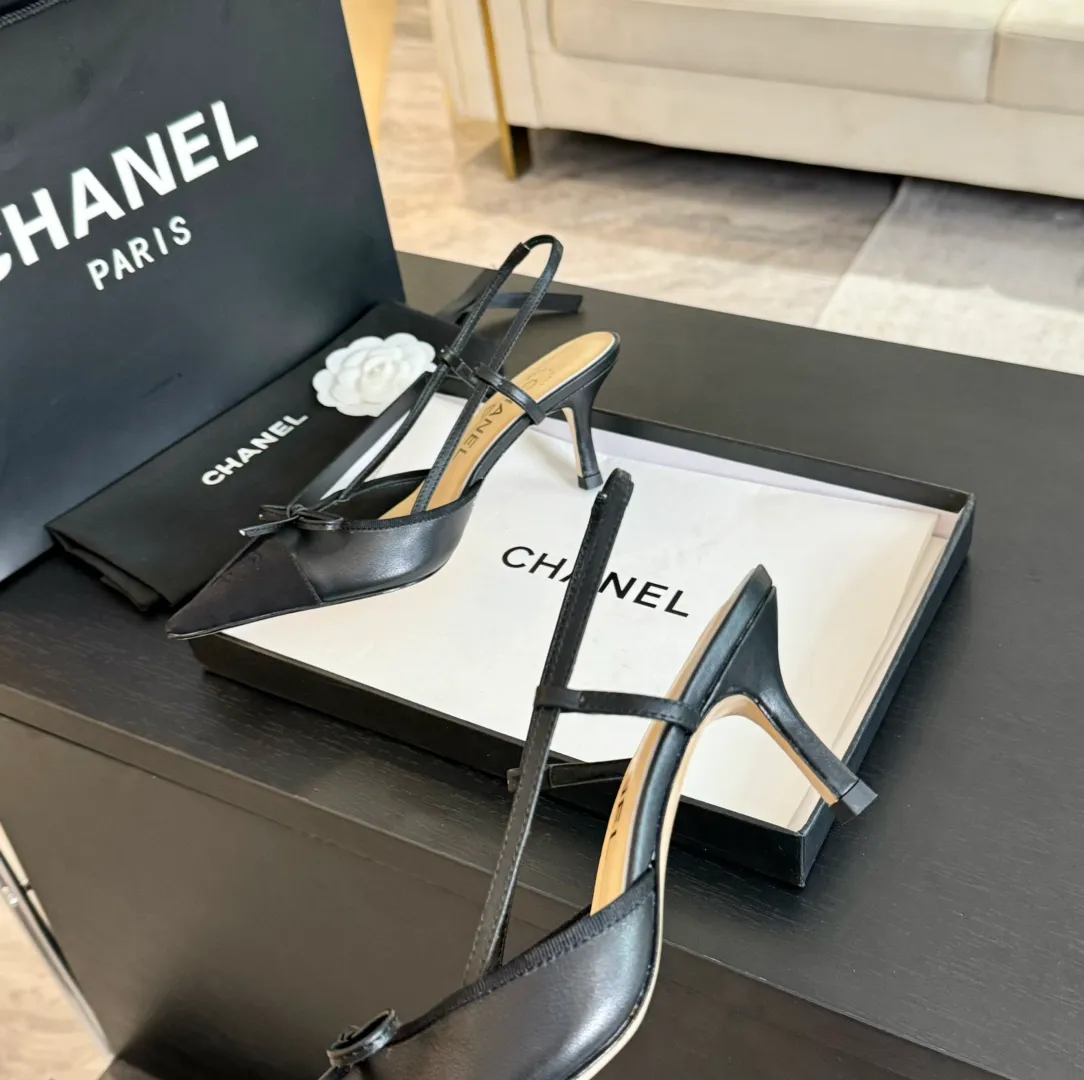👟👟Ex-factory price 480👟👟 Chanel handmade lambskin Mary Jane sandals, ten stars for cuteness, exquisite camellia hardware decoration, dark flesh pink, high-density towel lining, super comfortable for feet. Fabric: imported sheepskin, Italian genuine leather outsole Size: #35-40